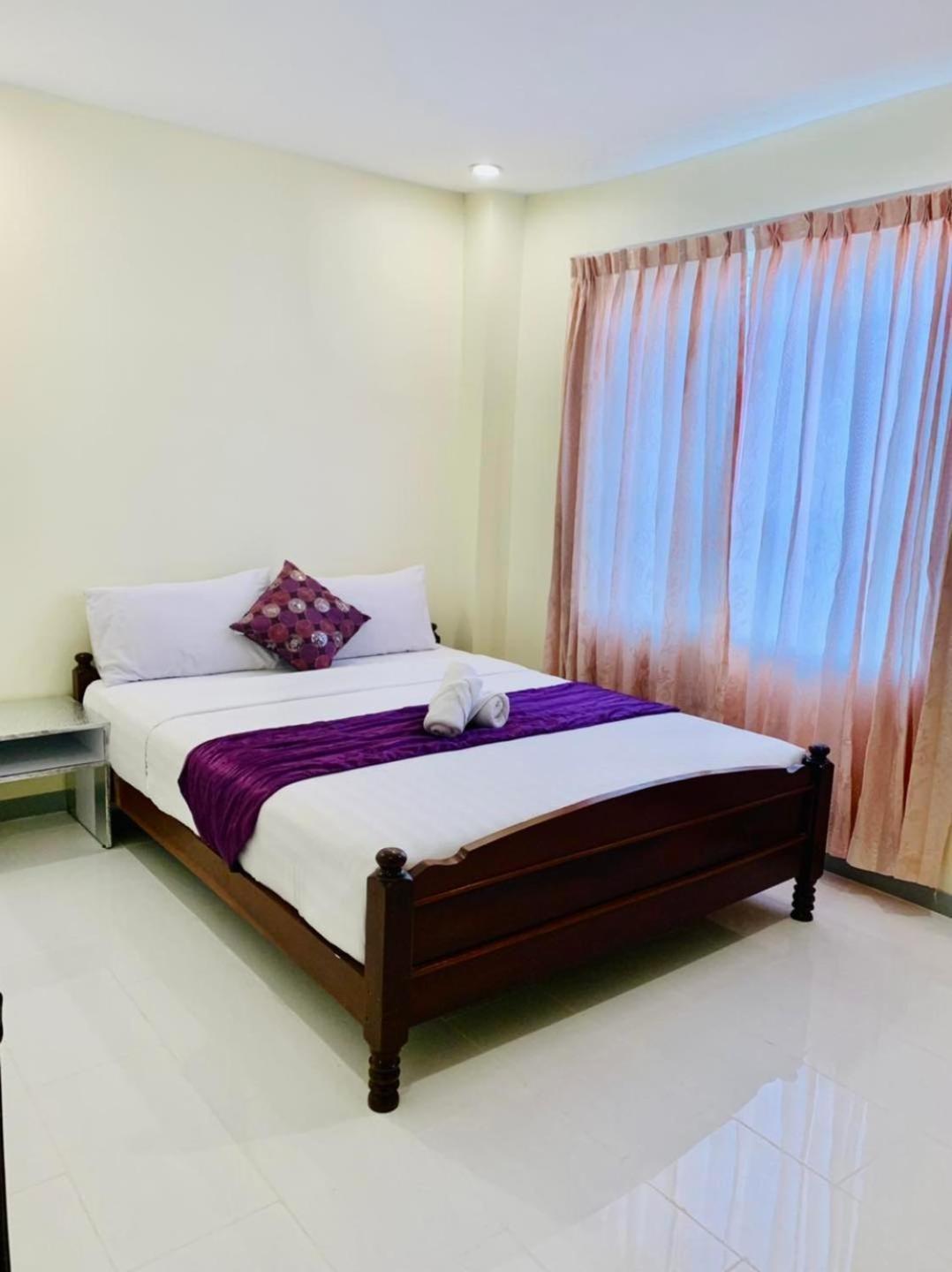 White Residence Hotel & Apartment Phnom Penh Exterior photo