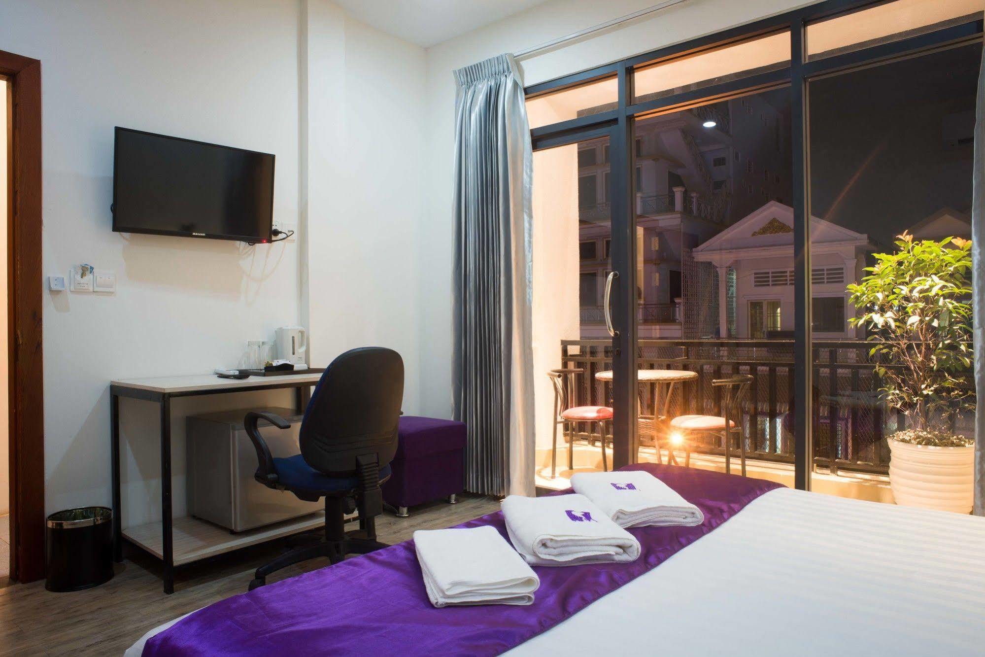 White Residence Hotel & Apartment Phnom Penh Exterior photo